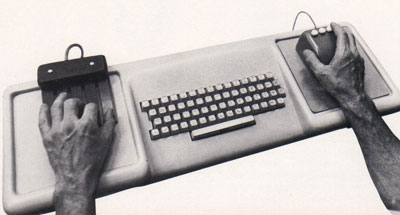 صورة مقربة على الفأرة ولوحة المفاتيح
